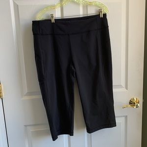 Duluth Trading Co women’s yoga crop pants. Black size large